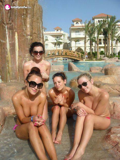 4 hot chicks on holiday