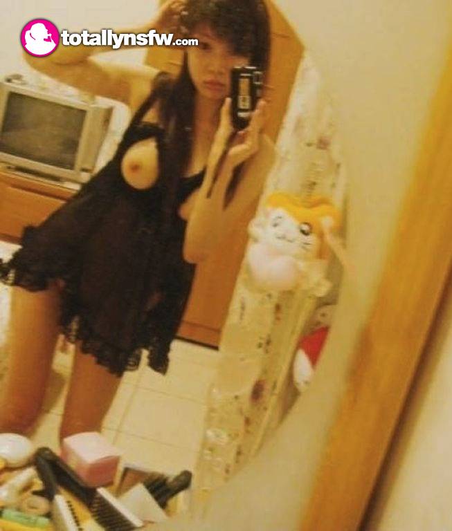 Asian hottie and her selfshots