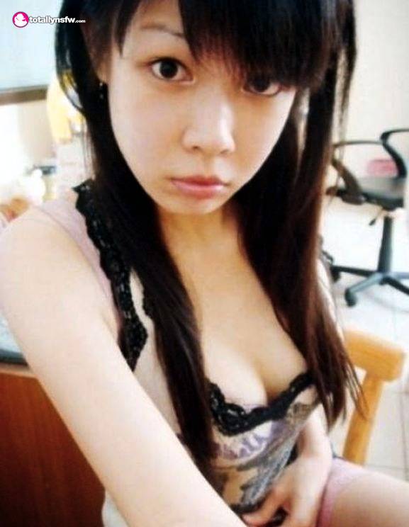 Asian hottie and her selfshots