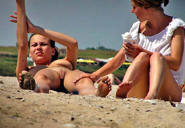 Birdwatching Special: Topless Beach Babes 01